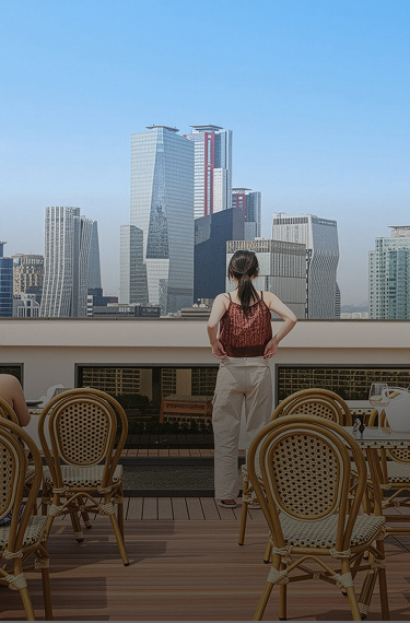 셀립 여의 배경